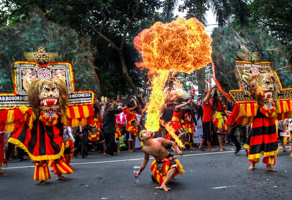 “Reog Ponorogo: Warisan Seni Pertunjukan yang Megah dari Tanah Jawa”