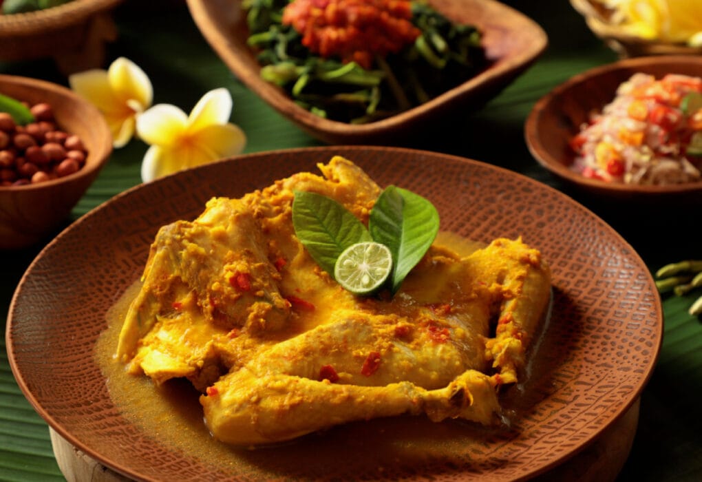 Ayam Betutu: Hidangan Tradisional Bali yang Penuh Cita Rasa