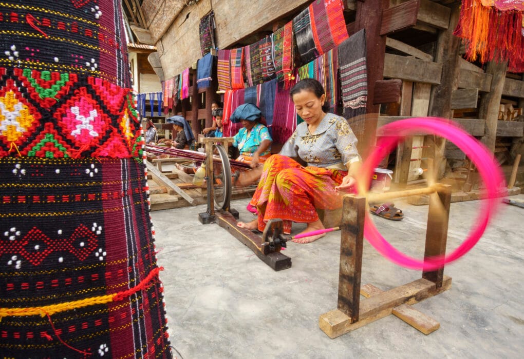 Ulos: Warisan Budaya Penuh Makna dari Tanah Batak